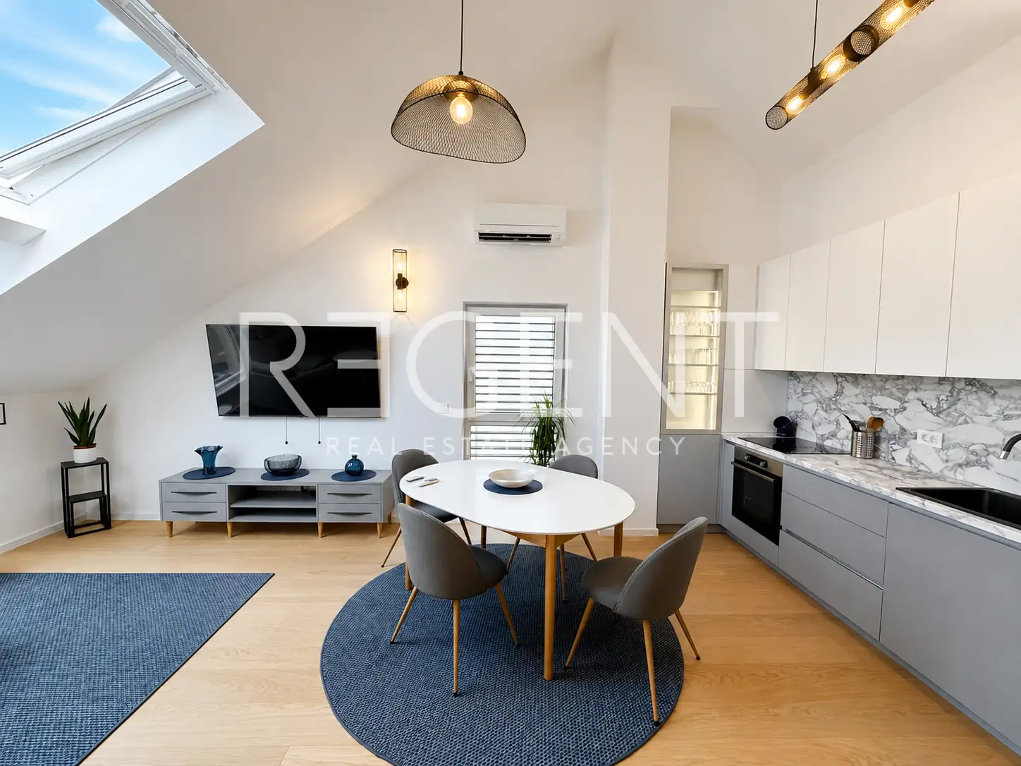 Zagreb, Maksimir– dvoetažni stan 80 m², 2SS, parking