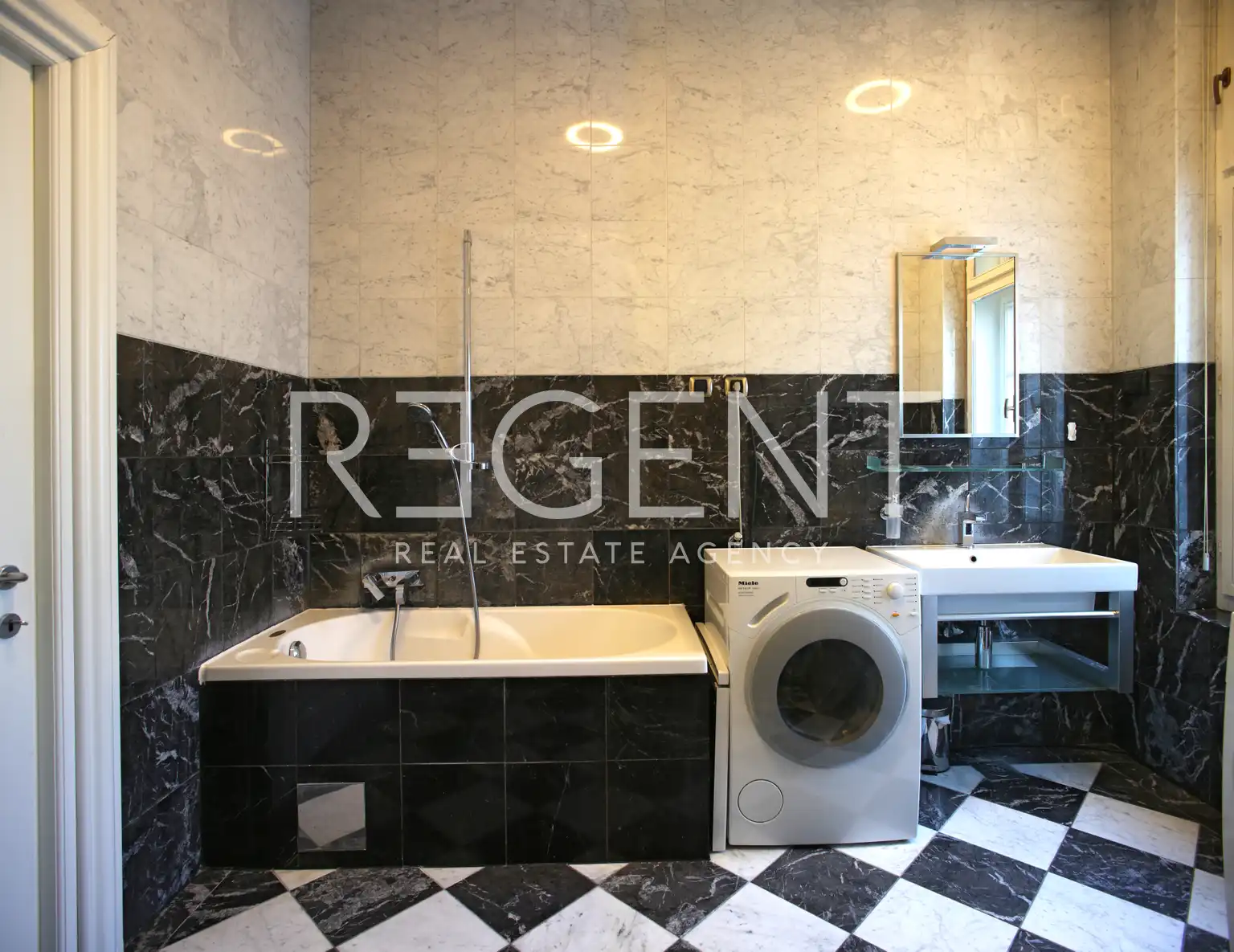 Zagreb, Donji grad, Marulićev trg – luksuzan ured od 280 m² za najam