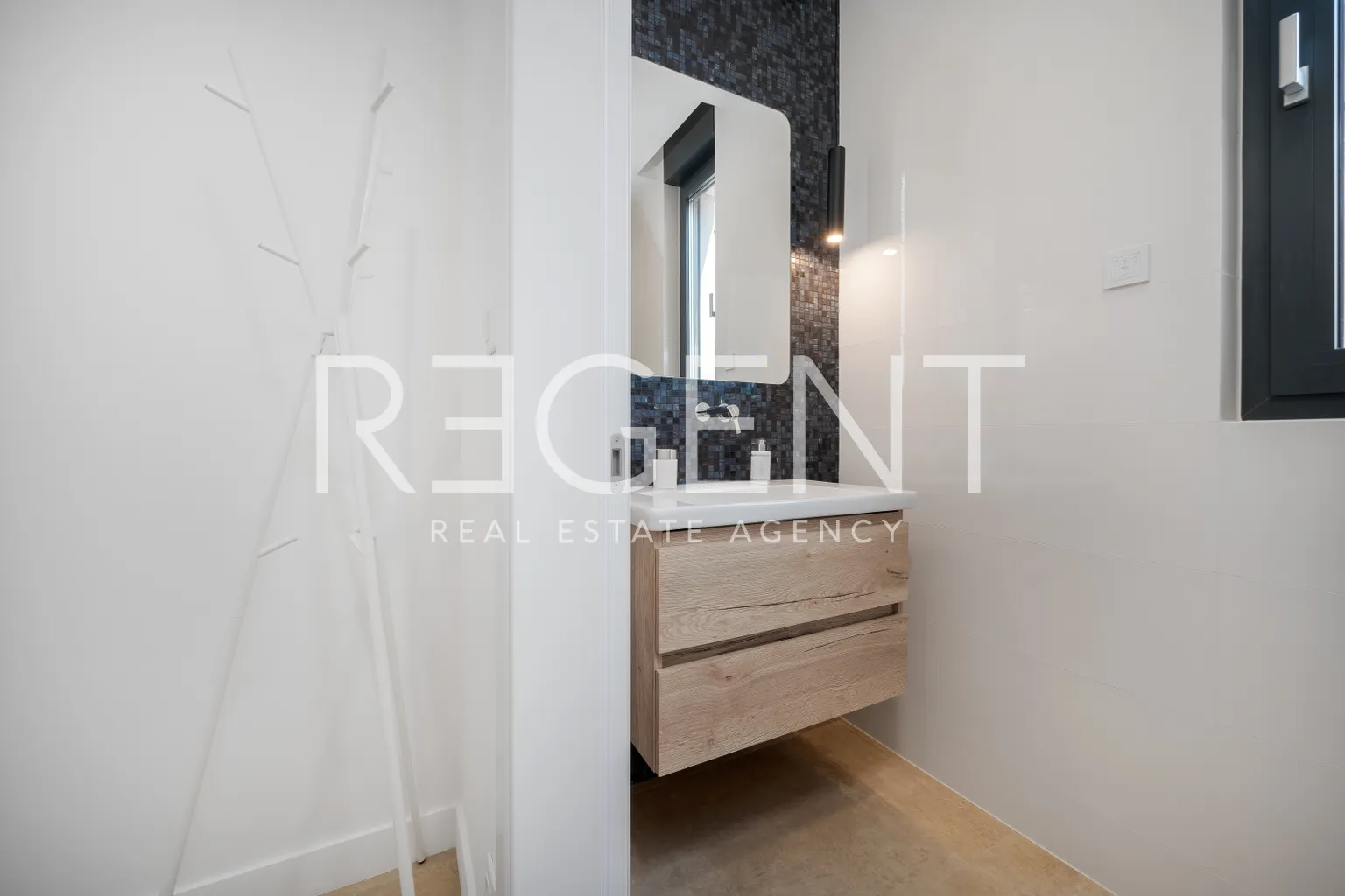 Split, Kaštel Lukšić - Moderní dvoupokojový byt 80 m2 DLOUHODOBÝ PRONÁJEM