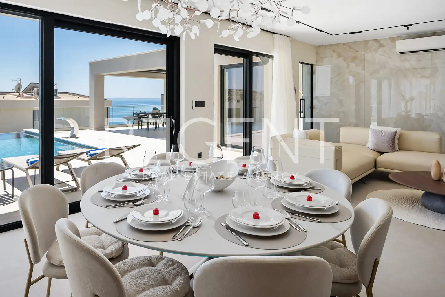 Podstrana - Vila s bazénom a výhľadom na more