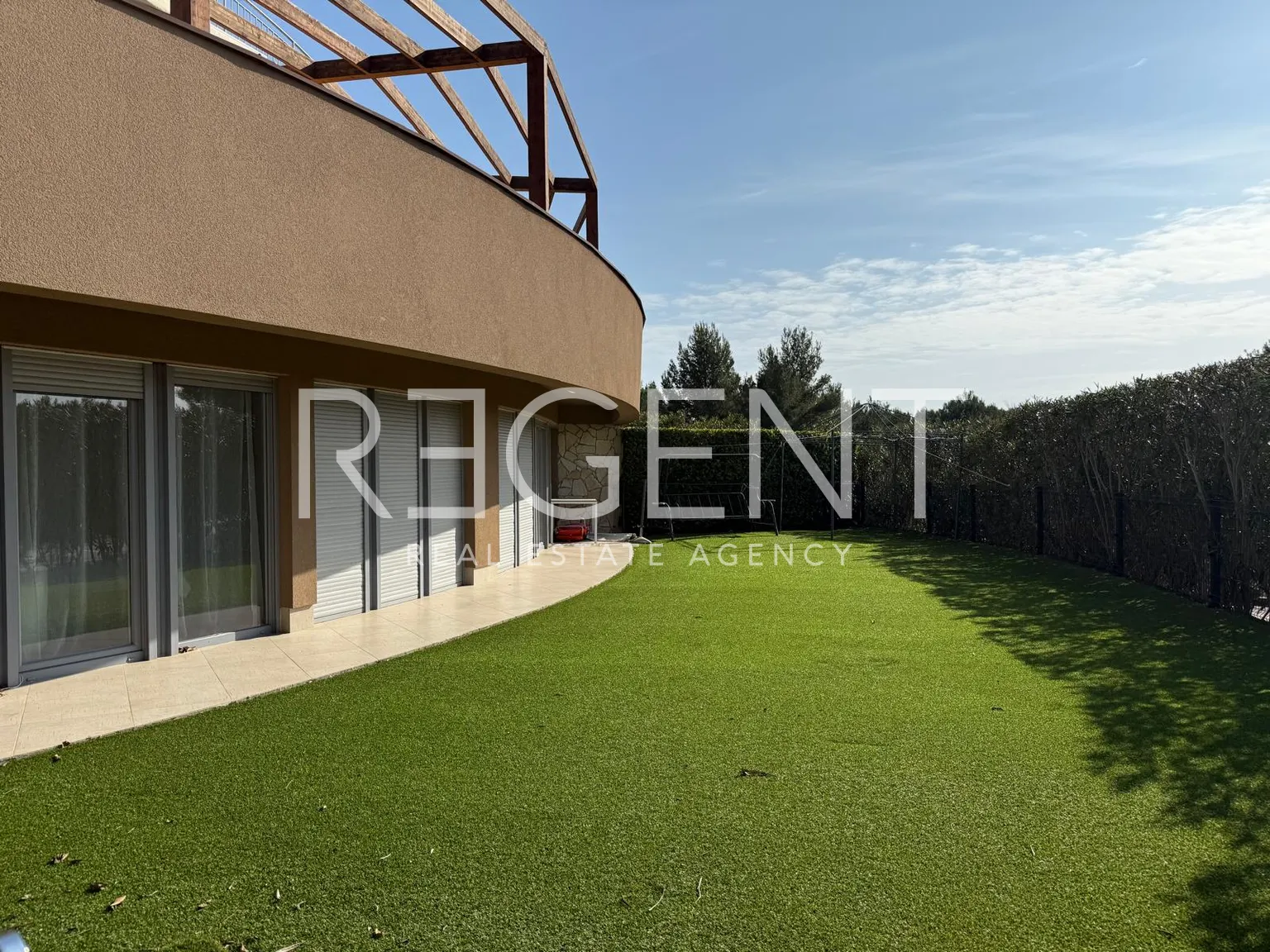 Šibenik, Podsolarsko - Dvoupokojový byt se zahradou 91 m2
