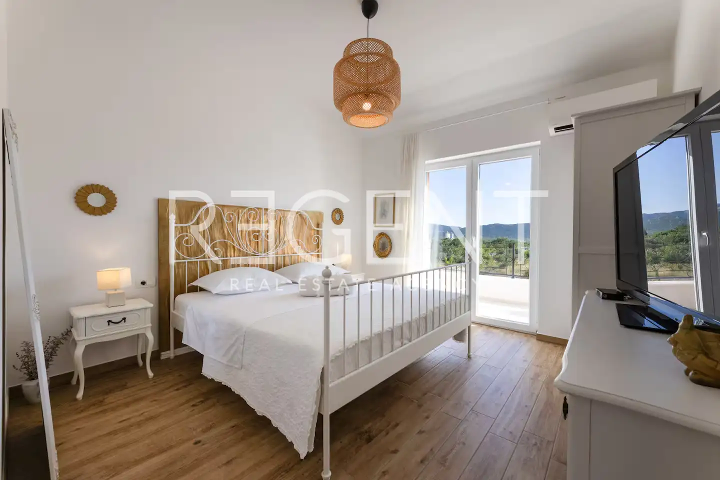 Maison avec piscine, 260m²