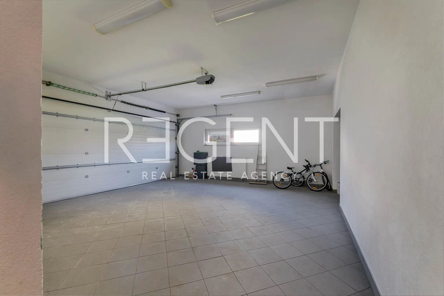 Zagreb, Gornji Bukovac - Prekrasna vila s vrtom, 591 m2