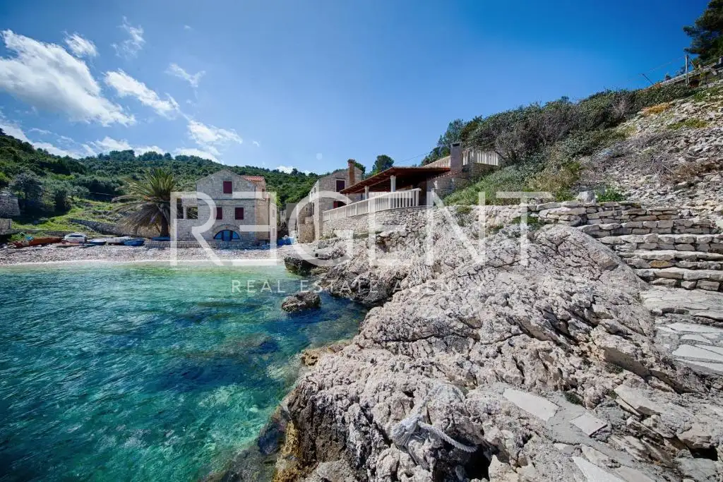 Komiža - Kamenný dom priamo pri mori