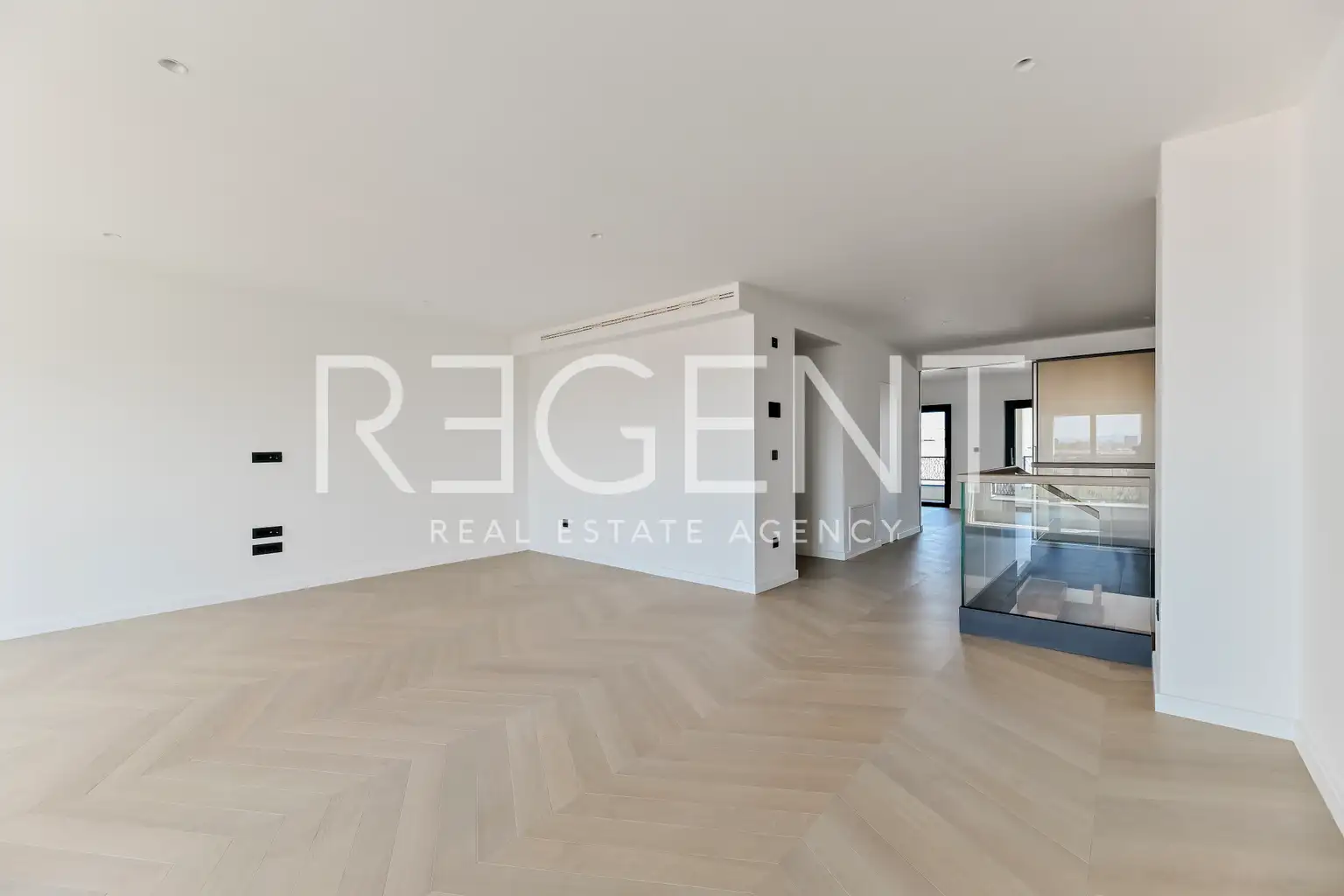 Zagreb, Nova cesta — četverosoban dvoetažni stan 164 m² s dvije garaže
