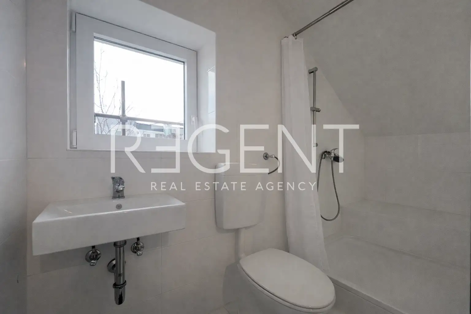 Zagreb, Malešnica - dvoetažan stan s parkirnim mjestom i vrtom