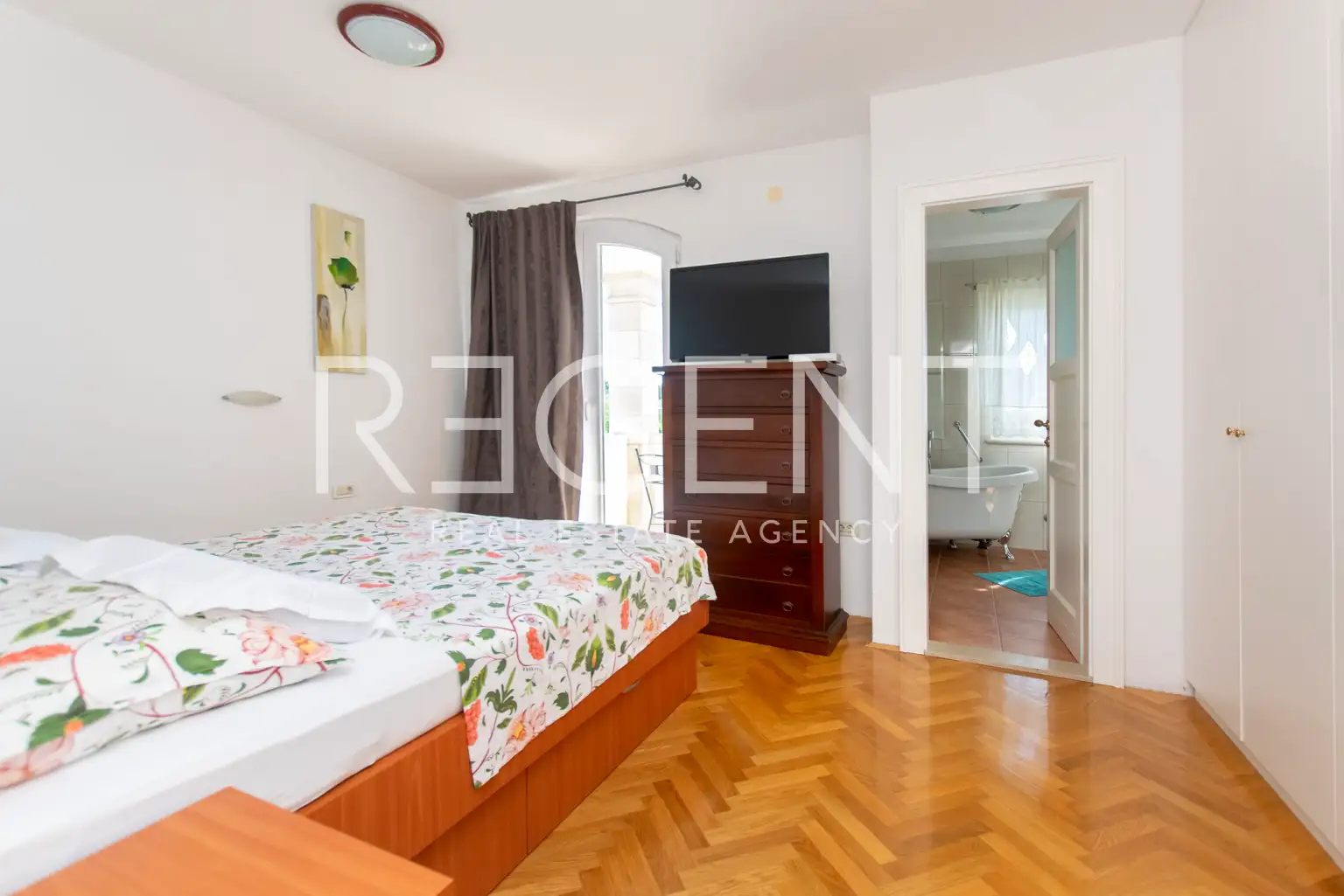 Brač, Mirca - kamenná vila s výhľadom na more, 300m2