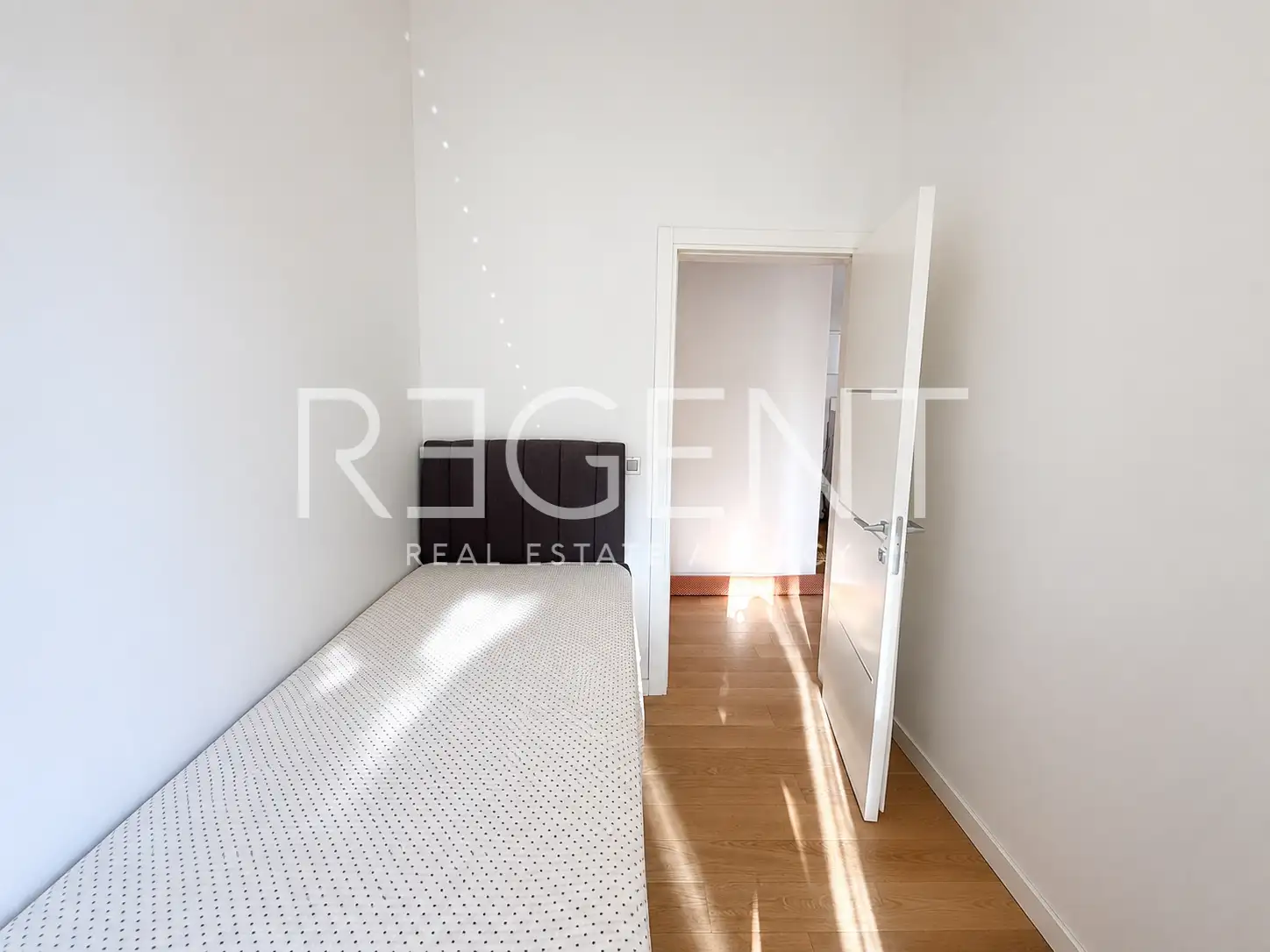 Zagreb, Donji grad – byt 88 m² na prenájom, 3-izbový, 3. poschodie, zrekonštruovaný