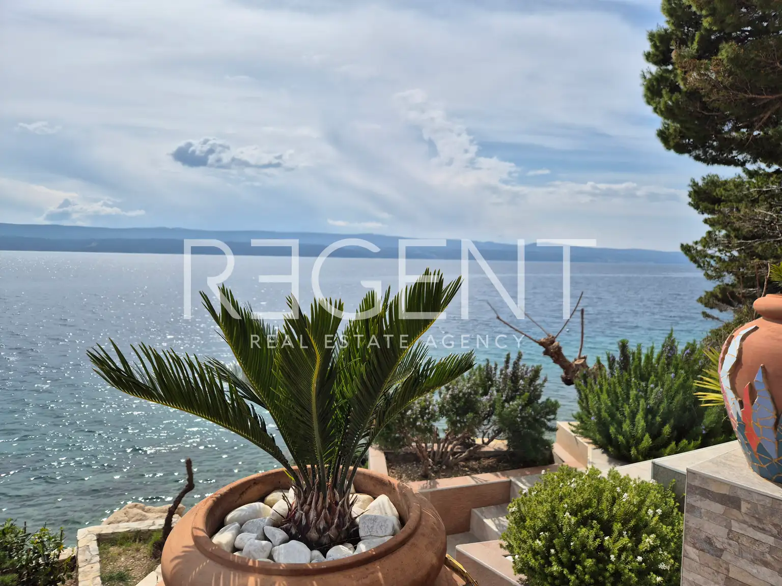 Omiš, Stanići – vila první řada u moře s velkým potenciálem