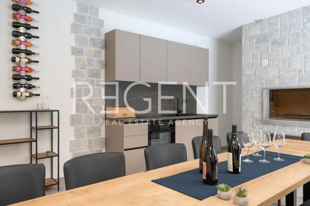 Makarska, Zagvozd - Luxury villa with pool 270 m2