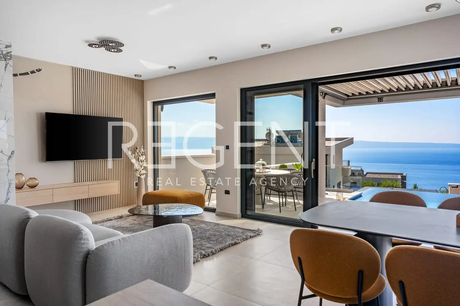 Podstrana - Moderná luxusná vila s bazénom a strešnou terasou