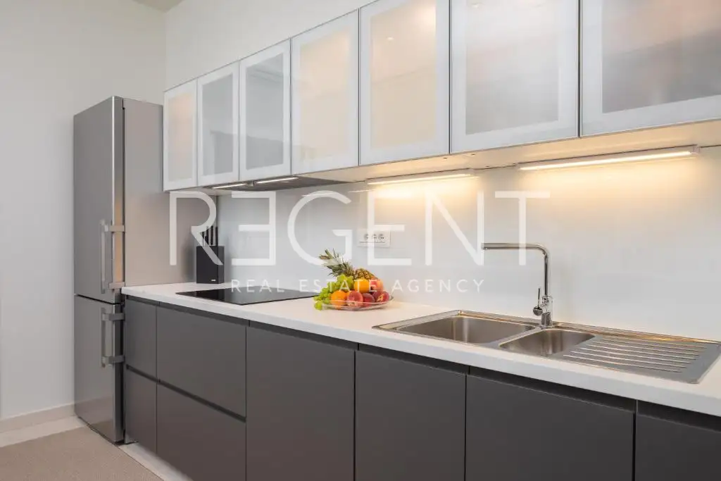 Brač - Moderna vila prvi red uz more