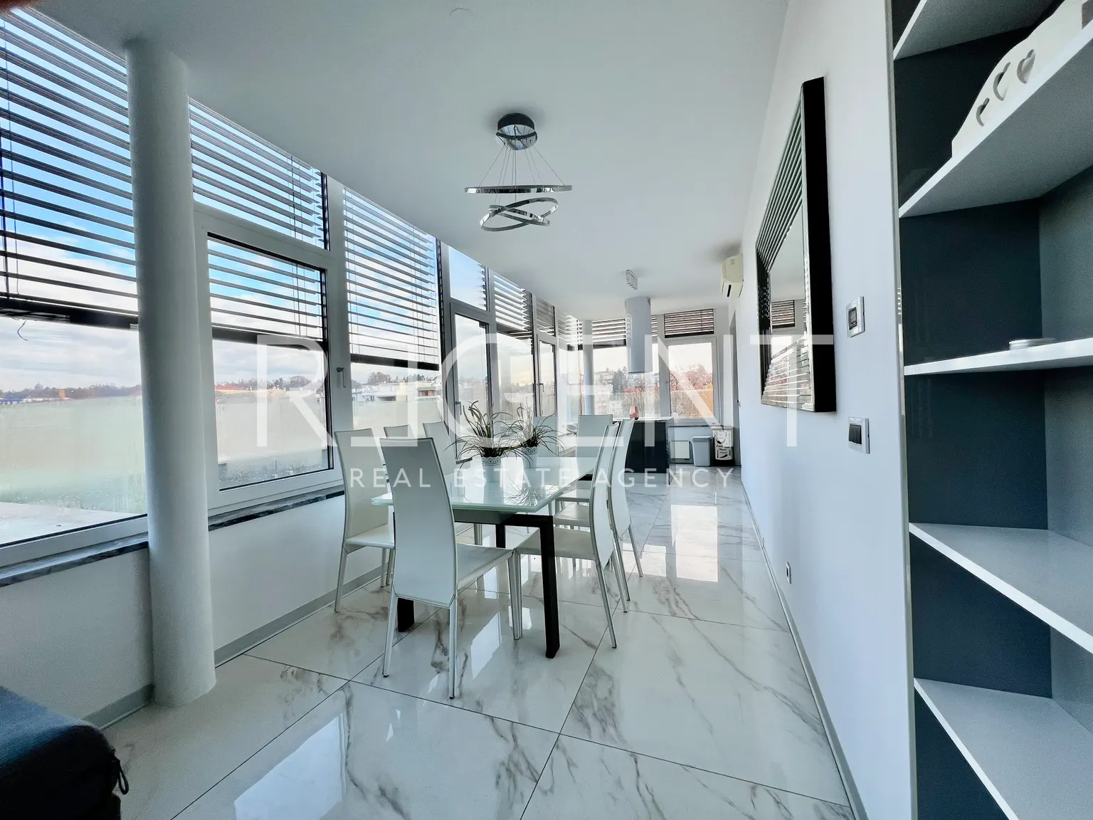 Záhřeb Medvedgradská - Luxusní třípokojový penthouse 105m2 pronájem