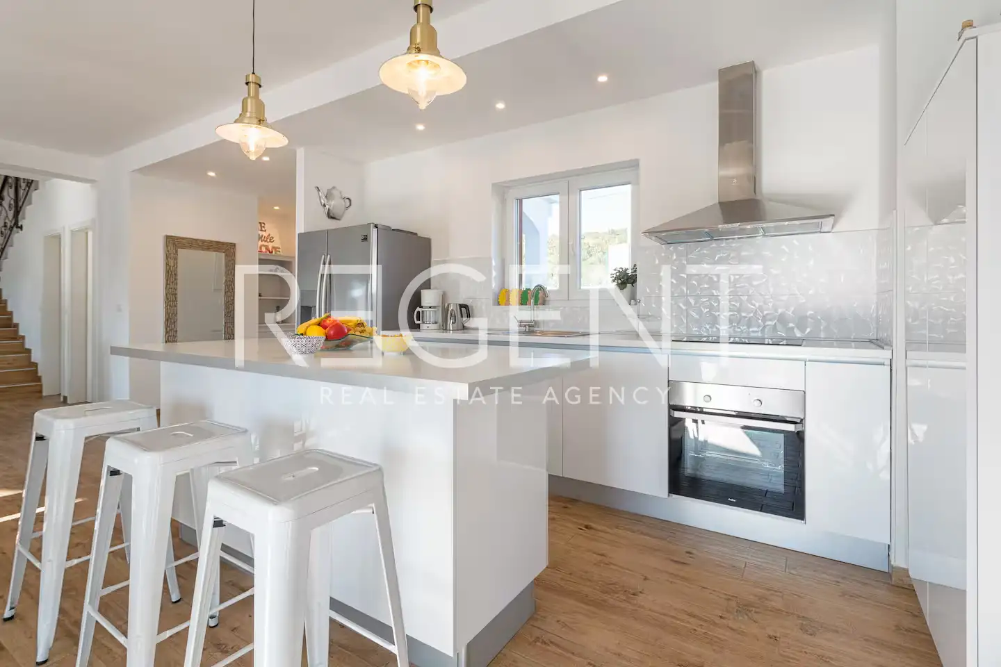 Maison avec piscine, 260m²