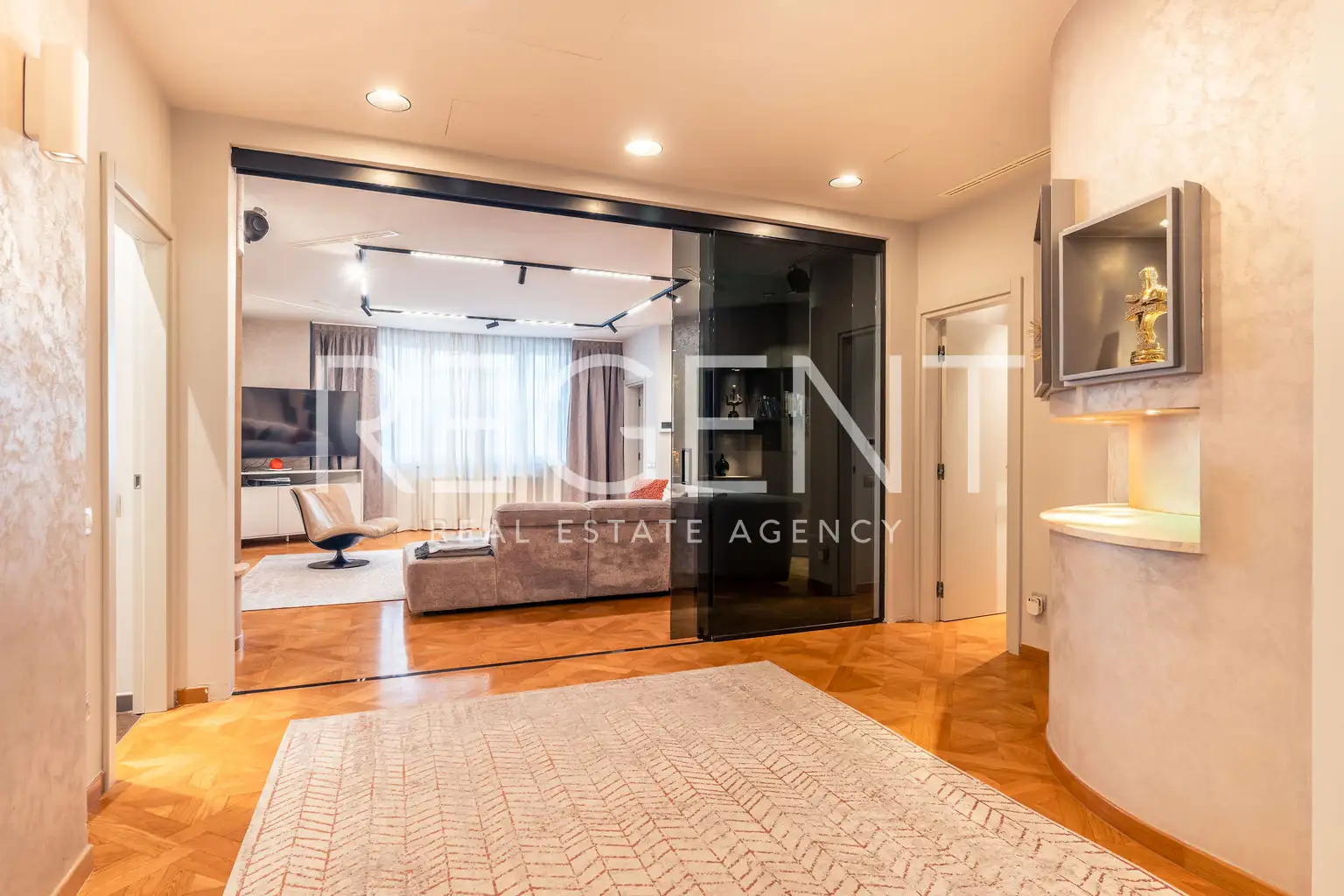 Zagreb, Center - Luxurious four-room apartment in the city center