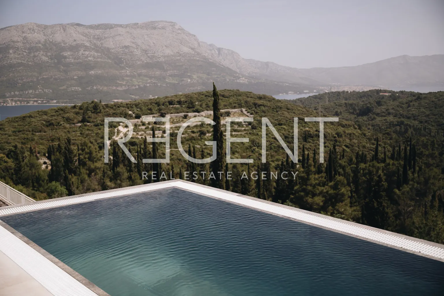 Korčula, Žrnovo - Luxusní rodinná vila 360 m2