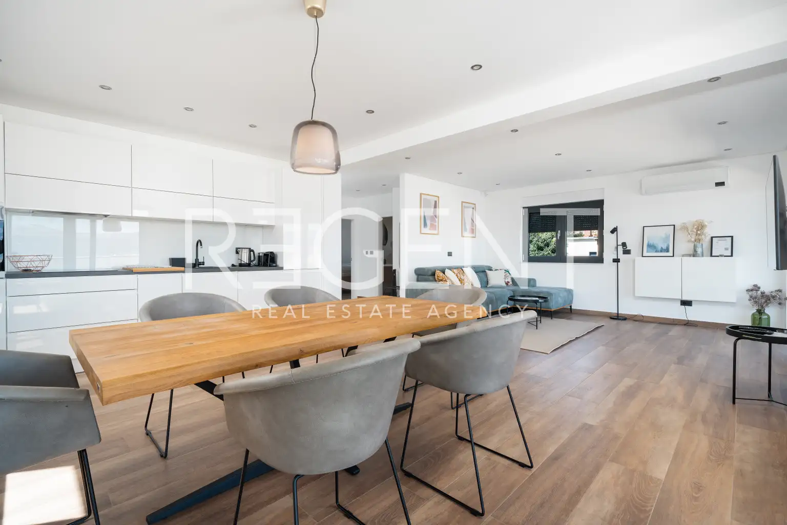 Trogir, Slatine - Zwei-Zimmer-Wohnung mit Terrassen und Meerblick