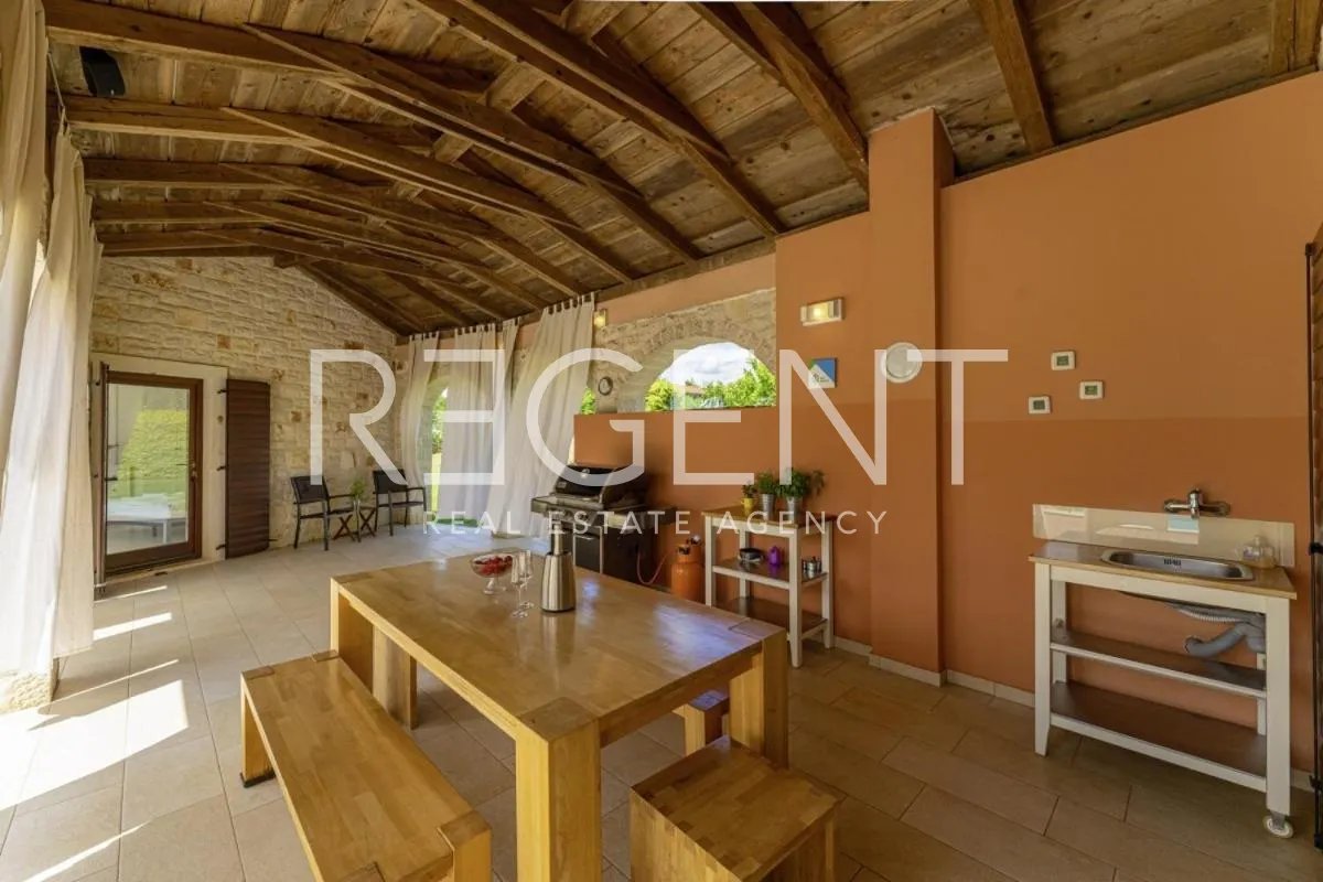 Istrie, Sveti Lovreč - Autentická kamenná vila 280 m2