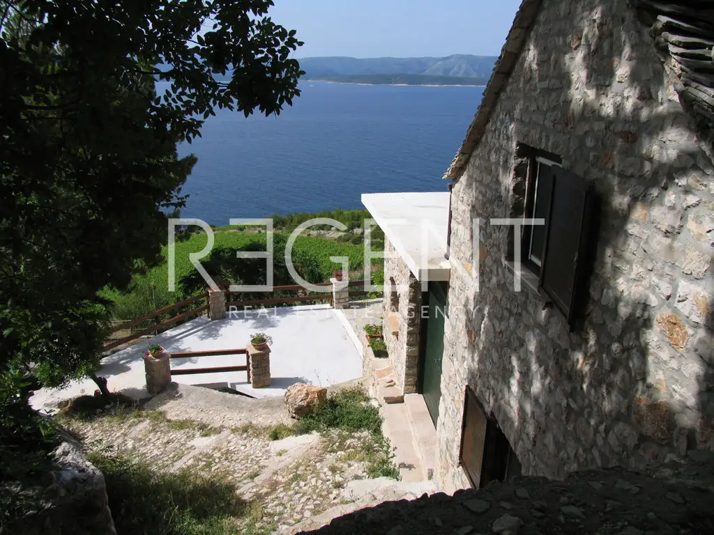 Brač, Murvica - Kamenný dům se čtyřmi apartmány