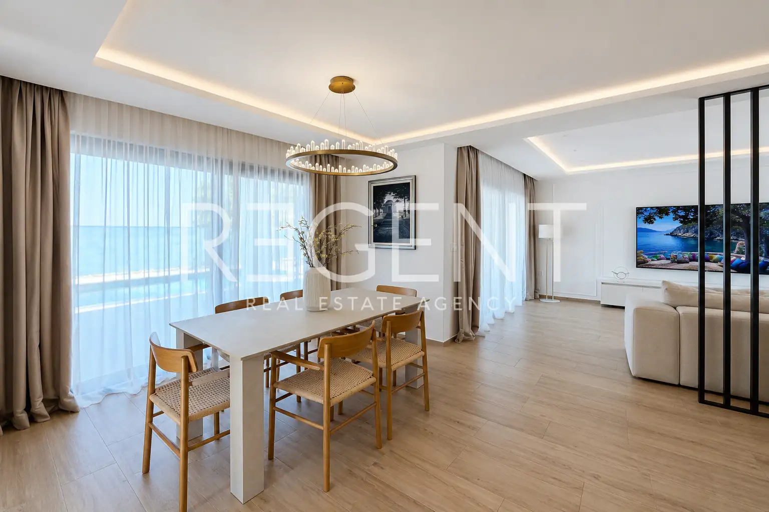 Vila 200 m², Pula — 3 spavaće sobe, grijani bazen, garaža, sauna