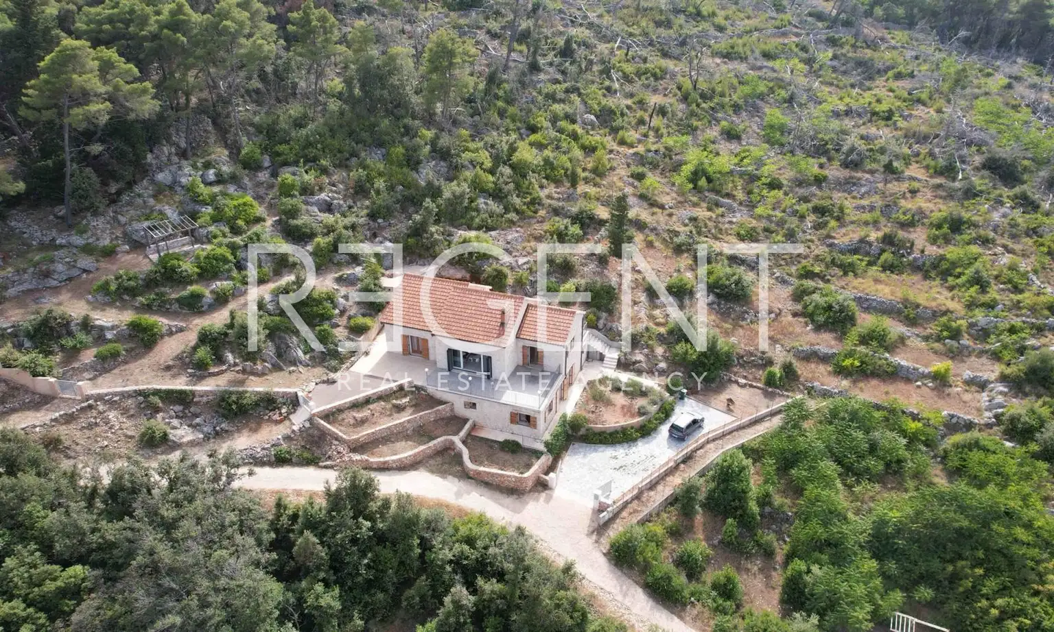 Hvar, Vrbanj – Prostrana kamena kuća s apartmanom