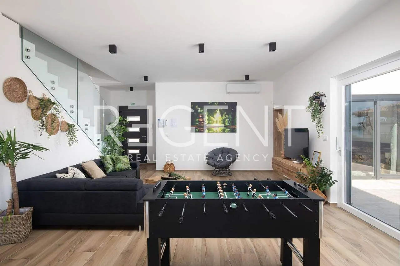 Istra, Medulin - Prekrasna villa s wellnessom NKP 190 m2 nadomak mora