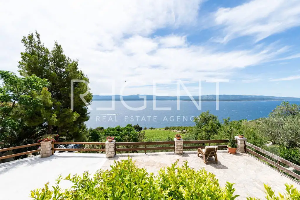 Brač, Murvica - Kamenný dům se čtyřmi apartmány