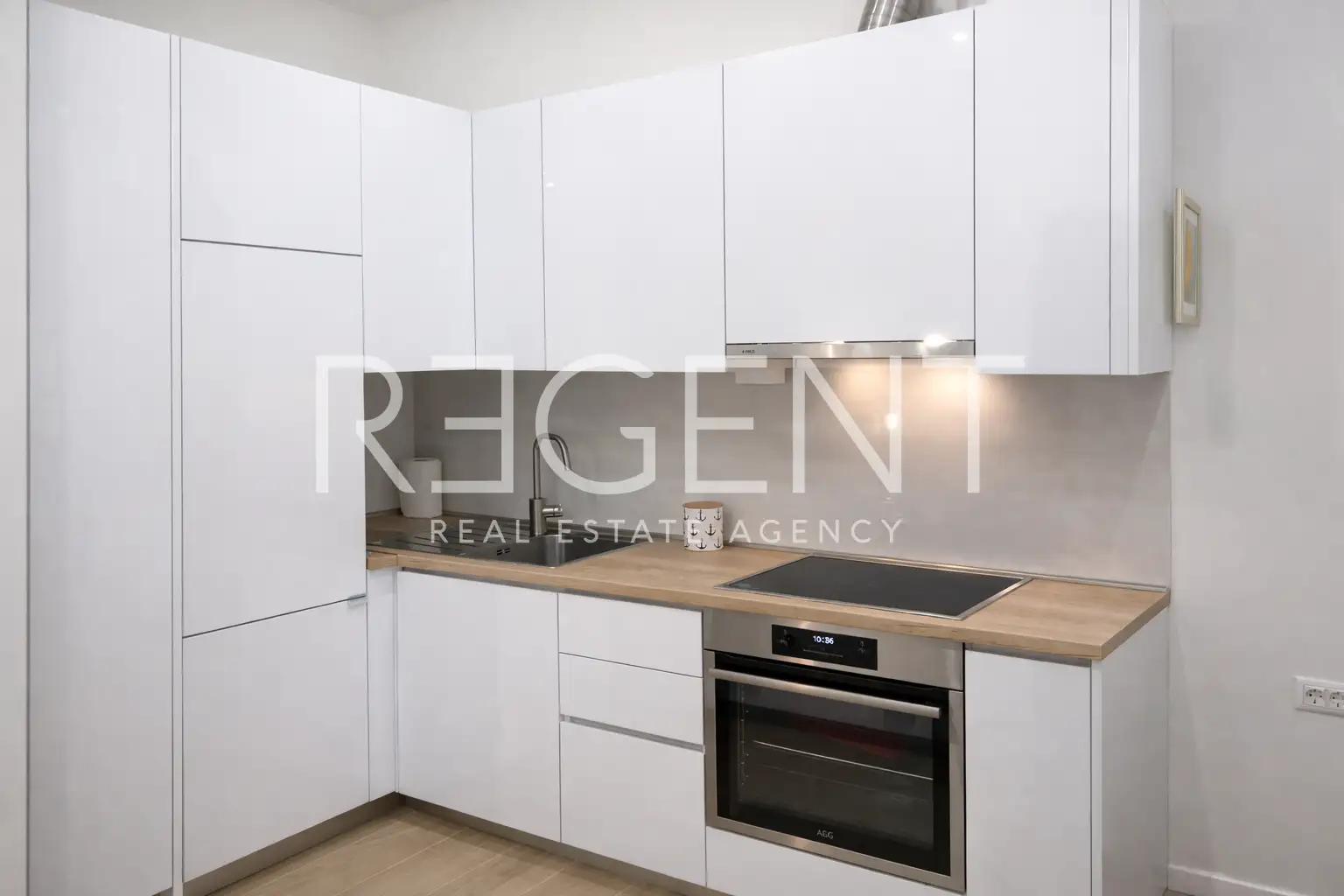 Split, Trstenik - Moderní studio k pronájmu