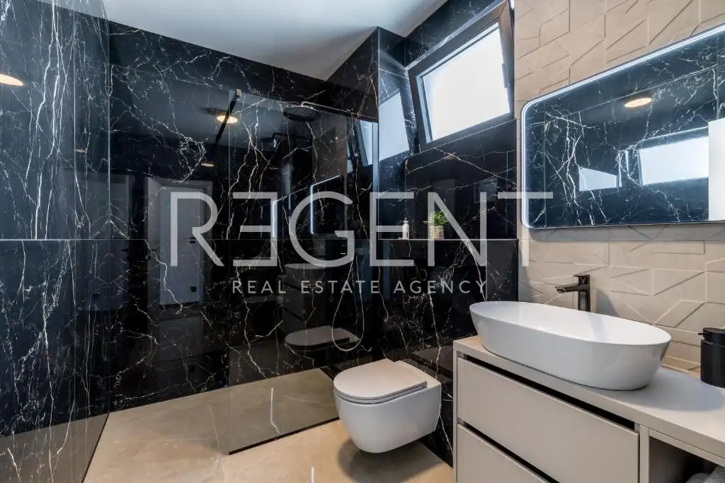Dugi Rat - Vila 300 m², bazen, sauna ,pogled na more