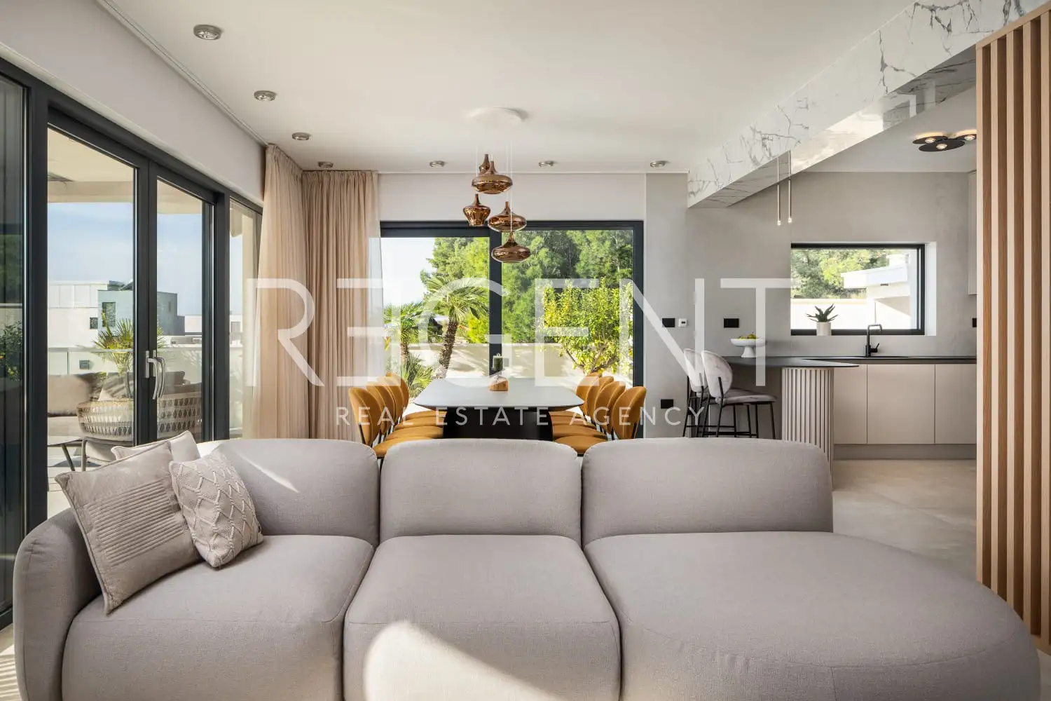 Podstrana - Moderná luxusná vila s bazénom a strešnou terasou