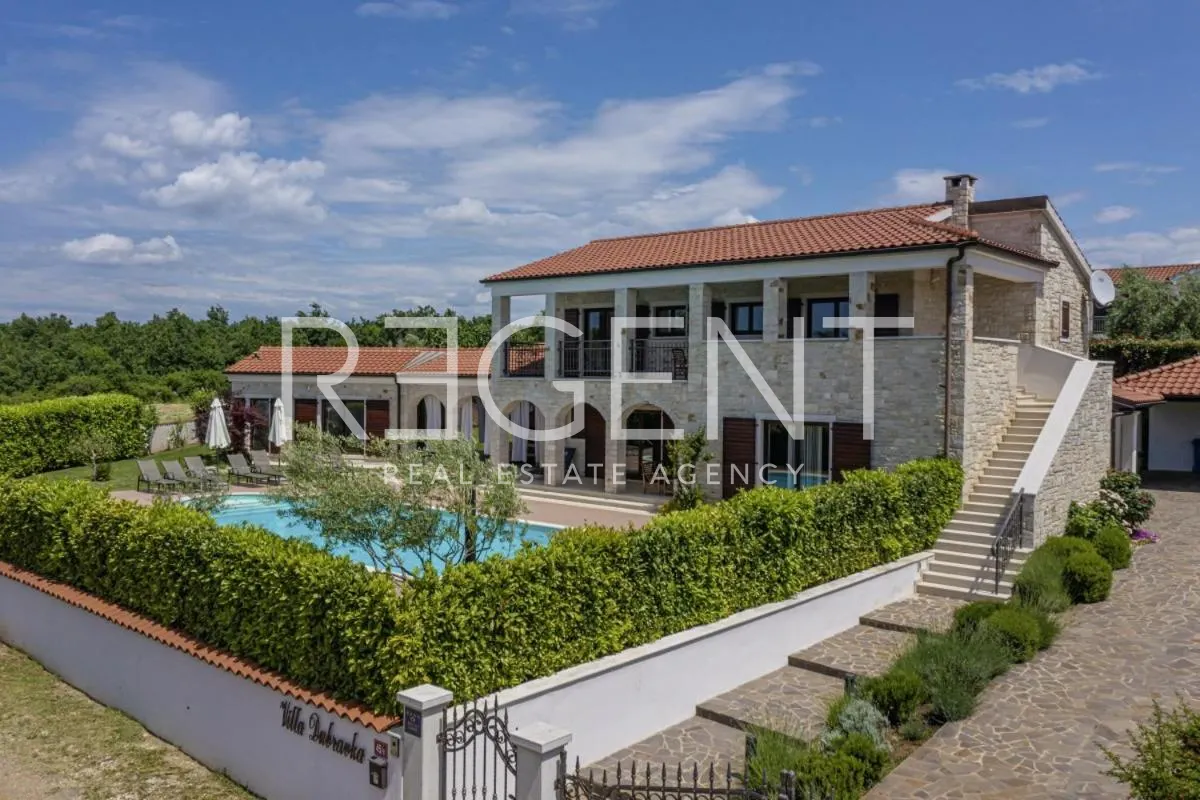 Istrie, Sveti Lovreč - Autentická kamenná vila 280 m2