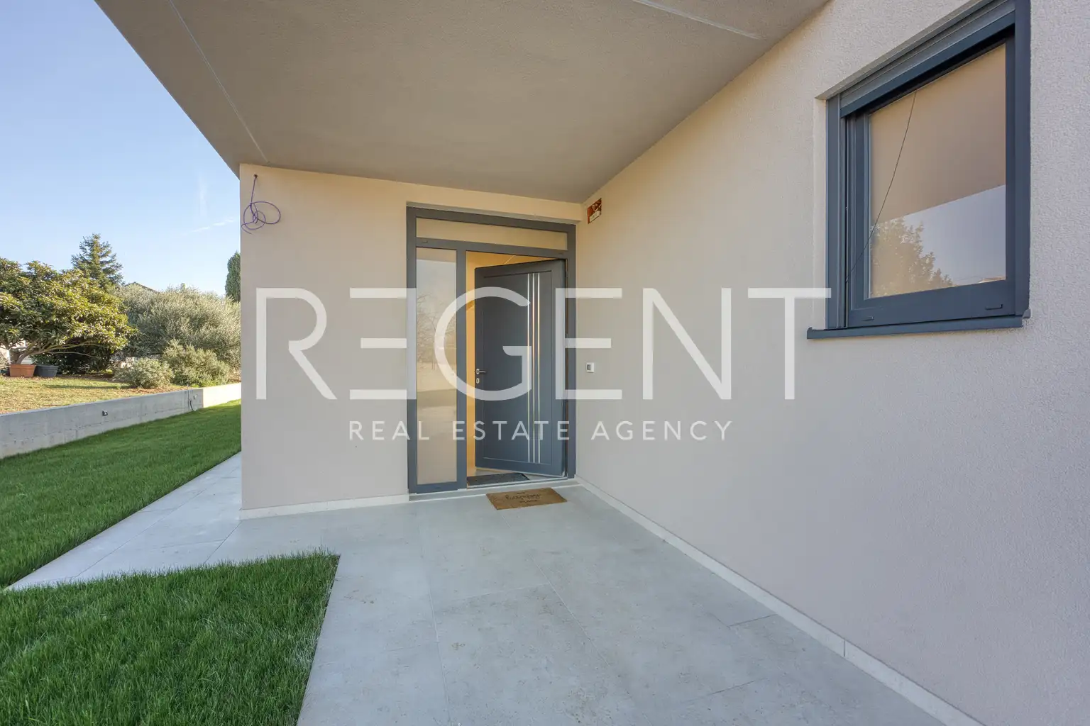 Poreč – Moderna vila s krovnom terasom