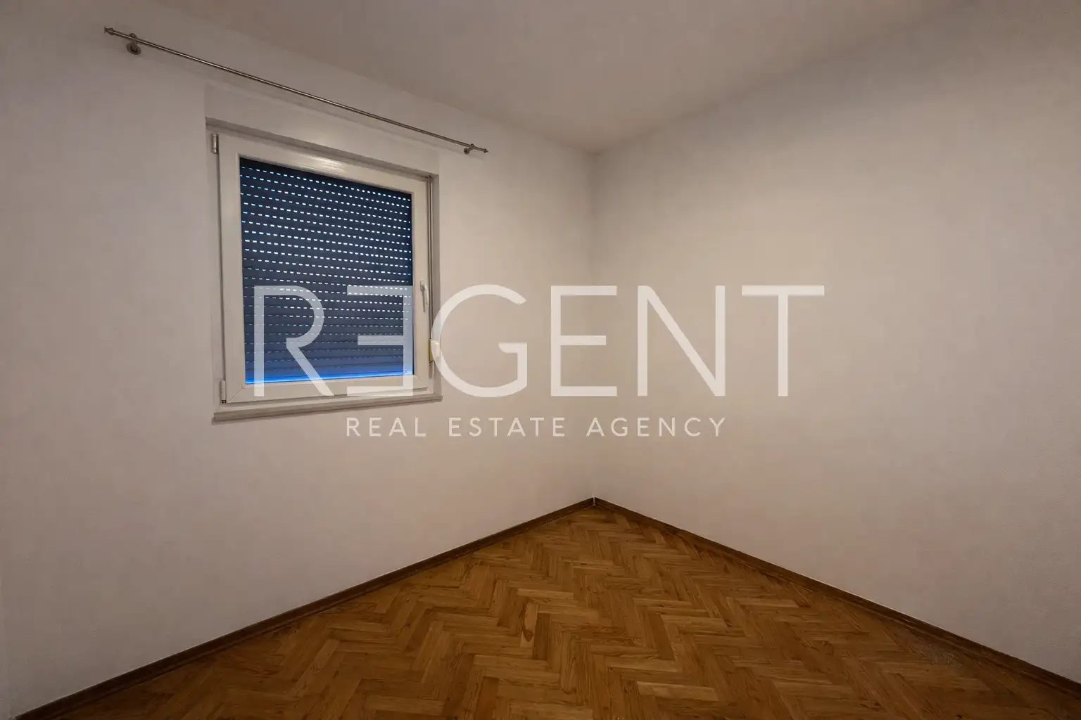 Split, Pazigrad - Trosoban stan sa loggiom, terasom i garažom