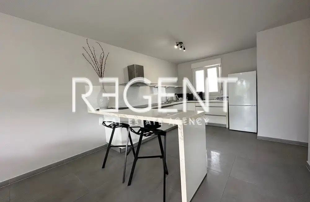 Split, Podstrana - Wohnung 105 m2 zu vermieten, Neubau, langfristig