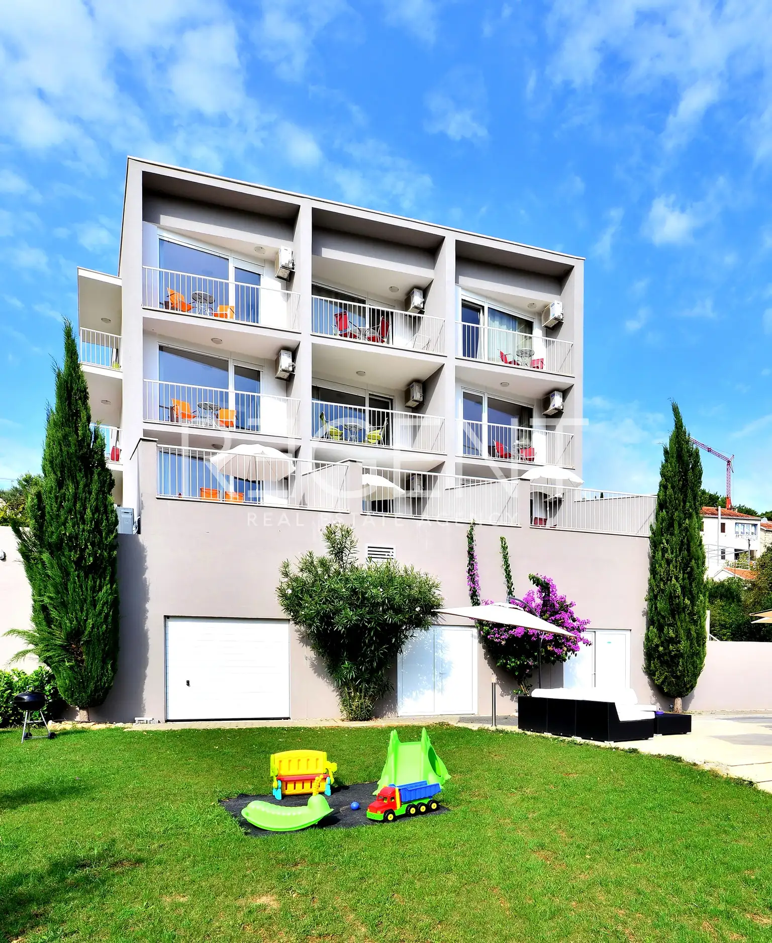 Brač, Sutivan - Investicijska prilika, stambena zgrada