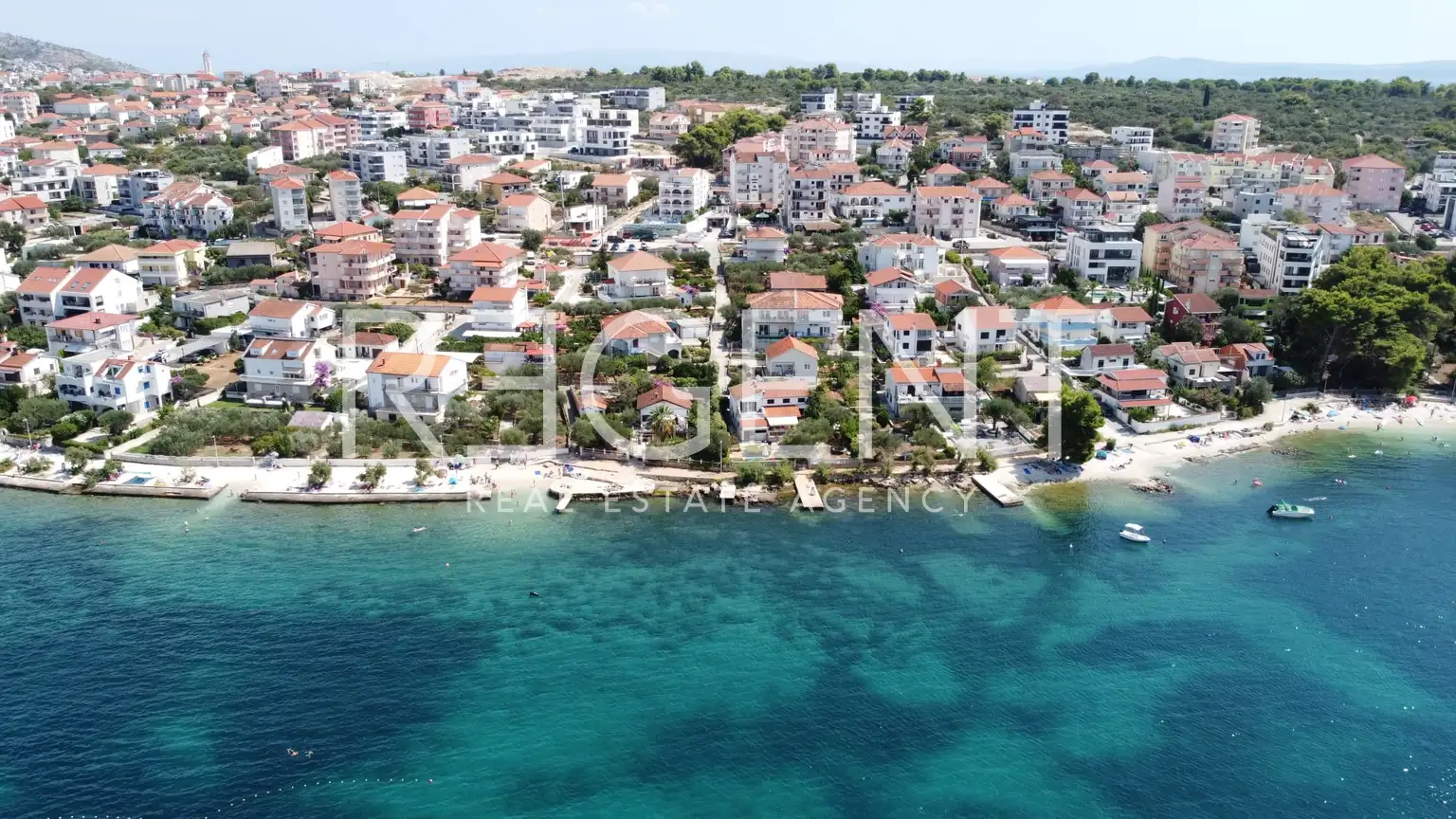 Trogir, Okrug Gornji - Trojizbový byt s výhľadom na more