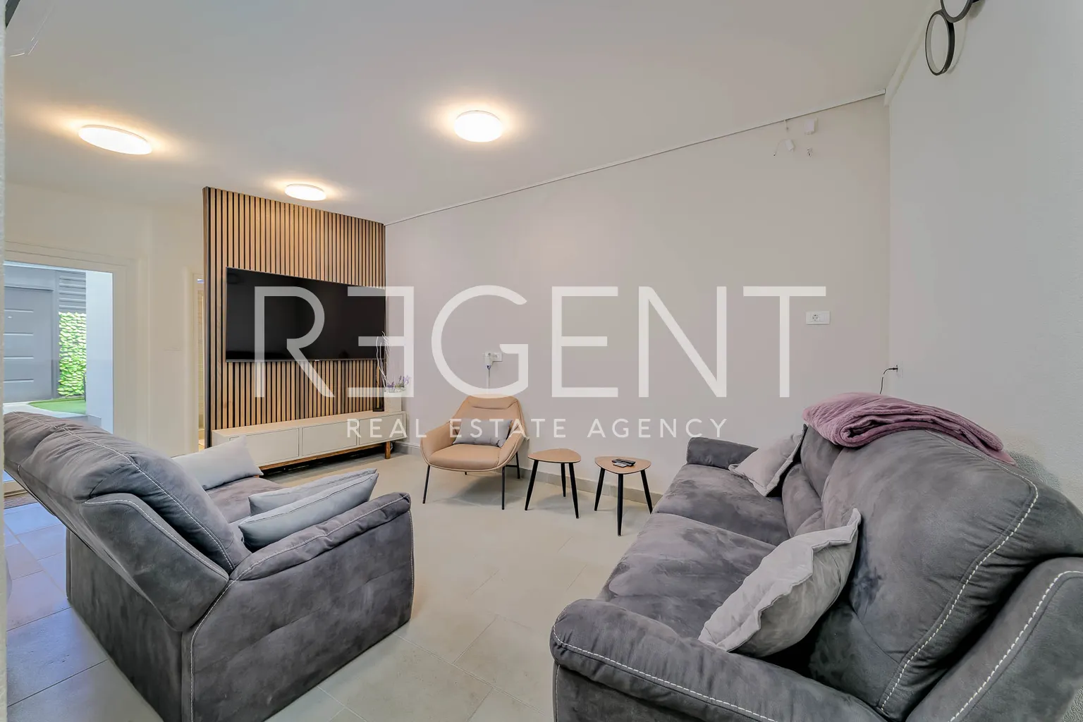 Zagabria, Trešnjevka - appartamento su due livelli con quattro camere da letto e garage privato di 141 m2