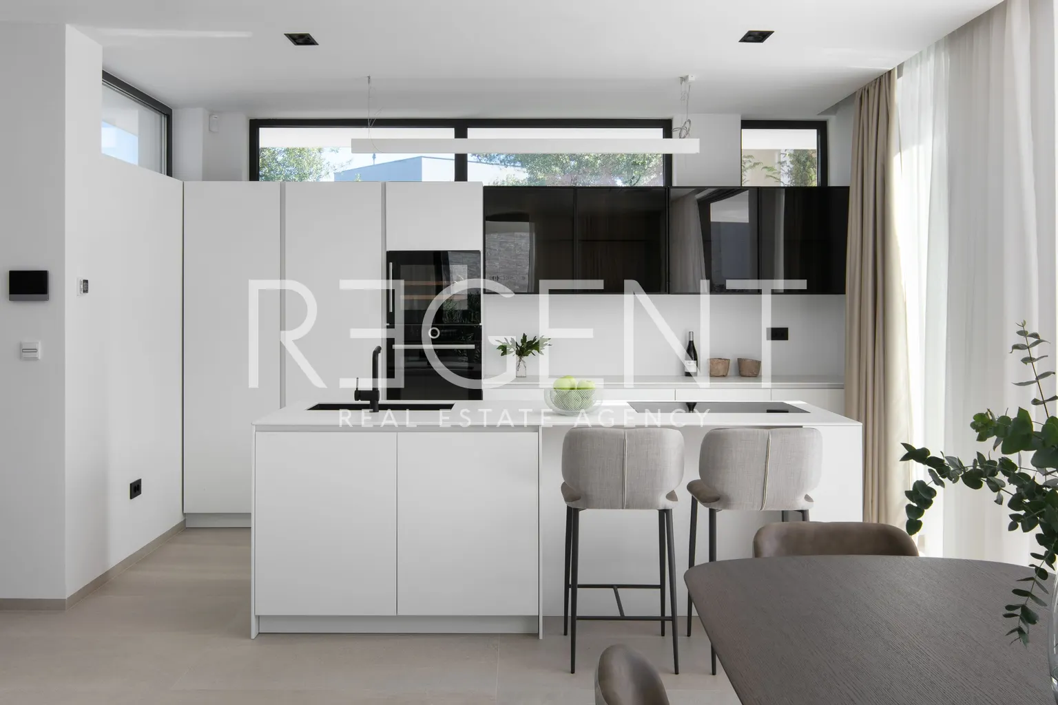 Sukošan – Luxusní moderní vila s bazénem 495 m2