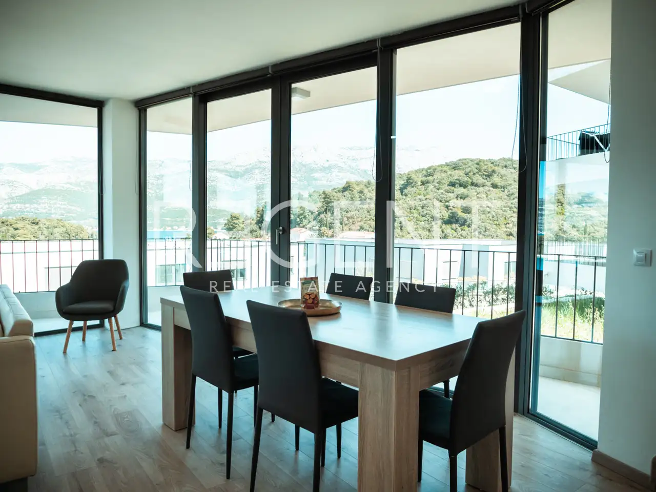 Korčula- Luksuzan apartman s terasom i garažom u ekskluzivnom kompleks