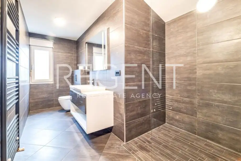 Загреб, Шребрняк – роскошная двухуровневая квартира в превосходном месте