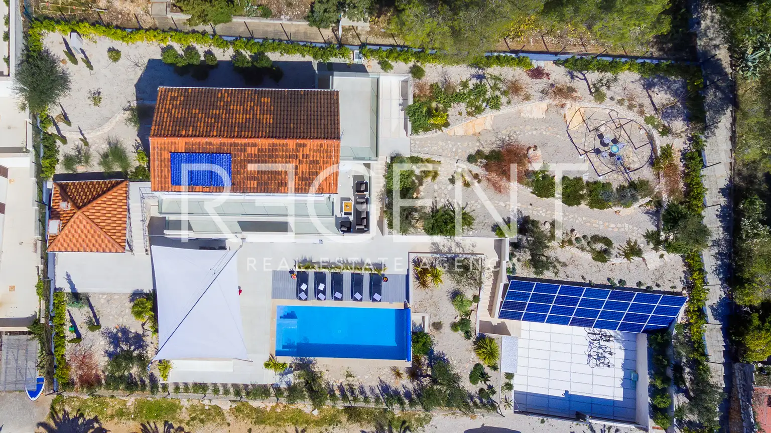 Milna, Brač – Luksuzna vila prvi red do mora s bazenom