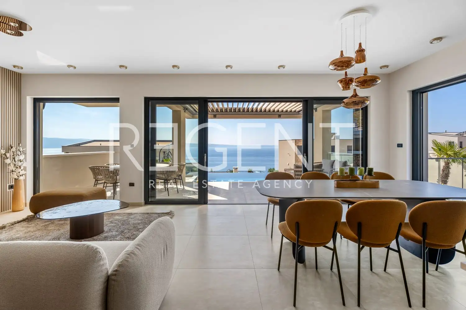 Podstrana - Moderná luxusná vila s bazénom a strešnou terasou