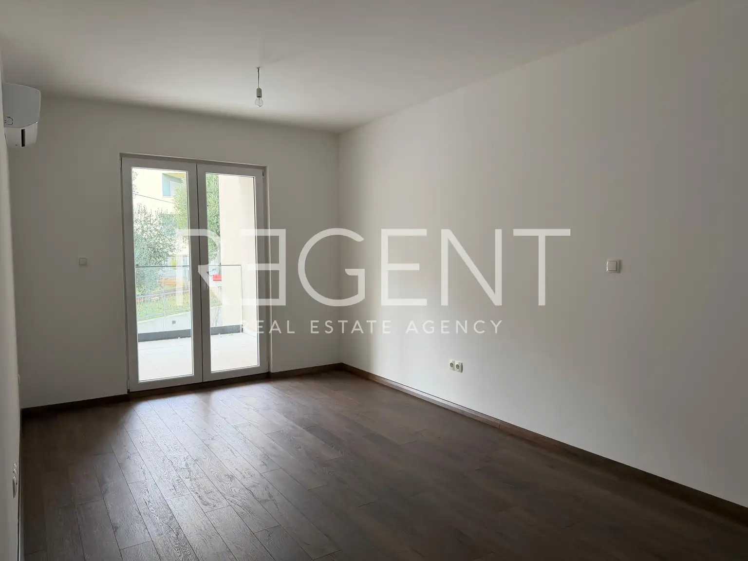 Čiovo, Okrug Gornji - Appartement une chambre, premier rang face à la mer