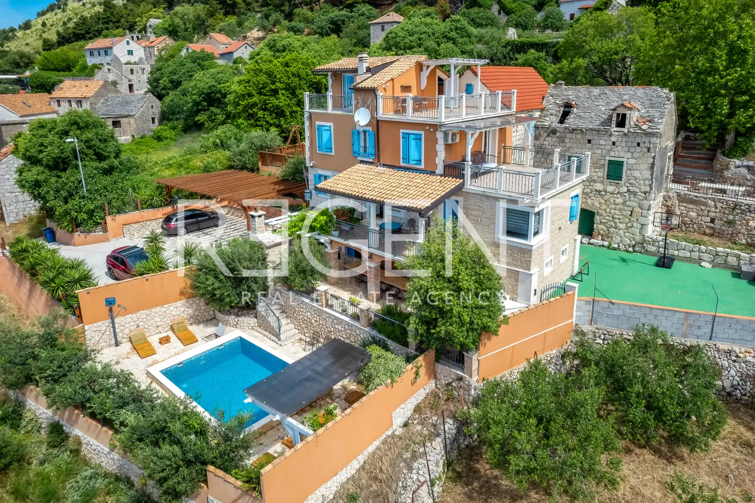 Split - Autentická vila mezi olivovými háji s výhledem na moře a bazénem