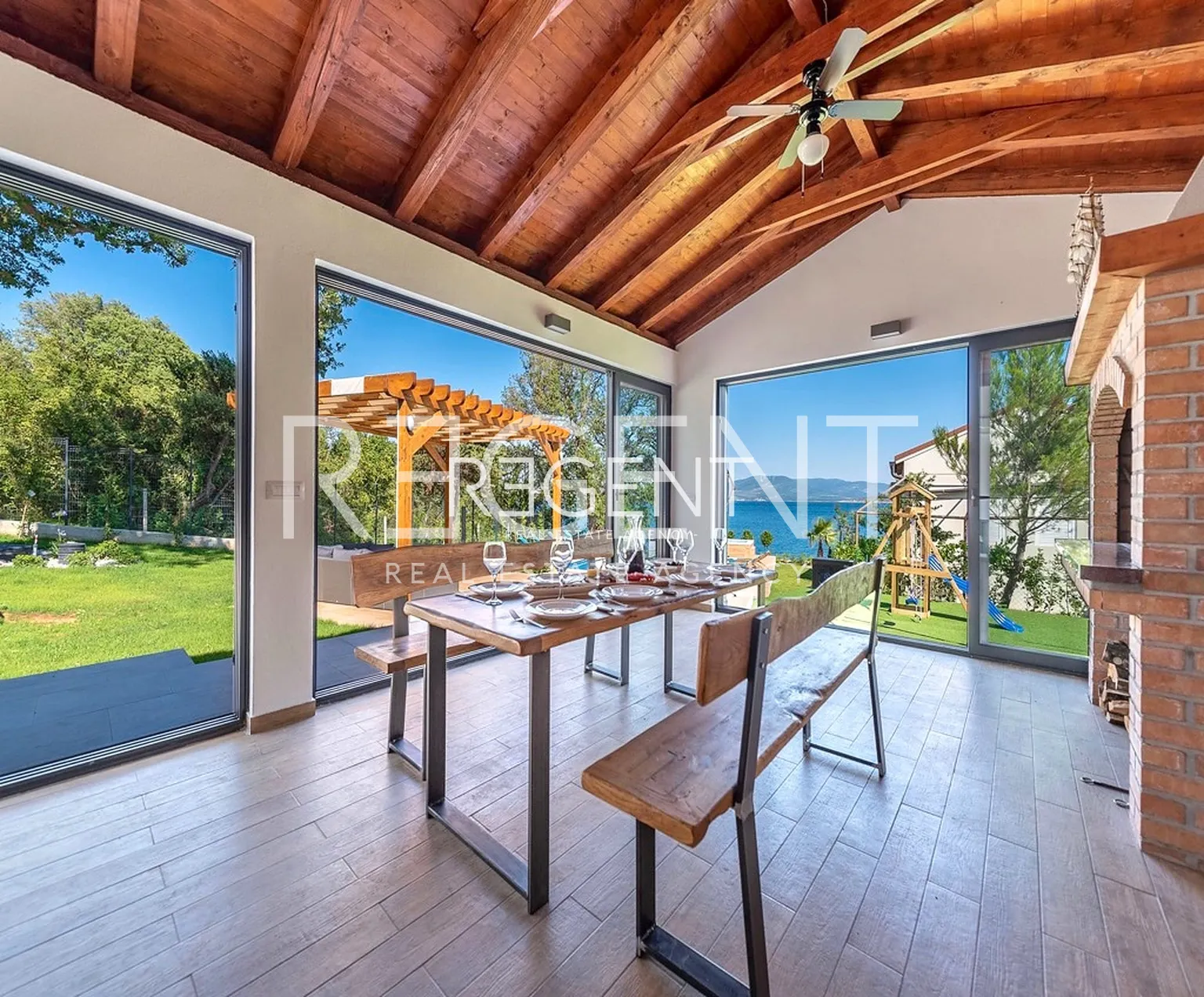 Zadar, Posedarje - Vila prvi red uz more 300 m2