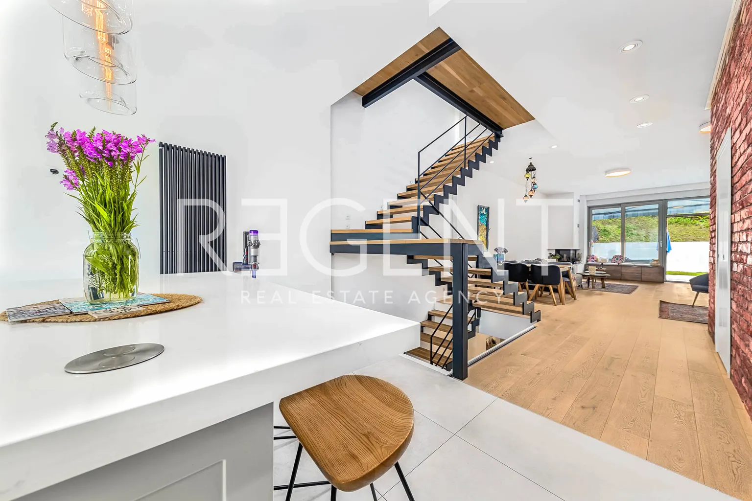 Zagreb, Medveščak – Luksuzno potpuno adaptirana kuća u nizu 240 m2