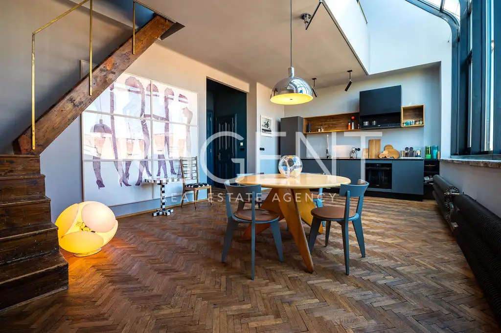 Zagreb, Masarykova – Artistic duplex with 6-meter ceilings