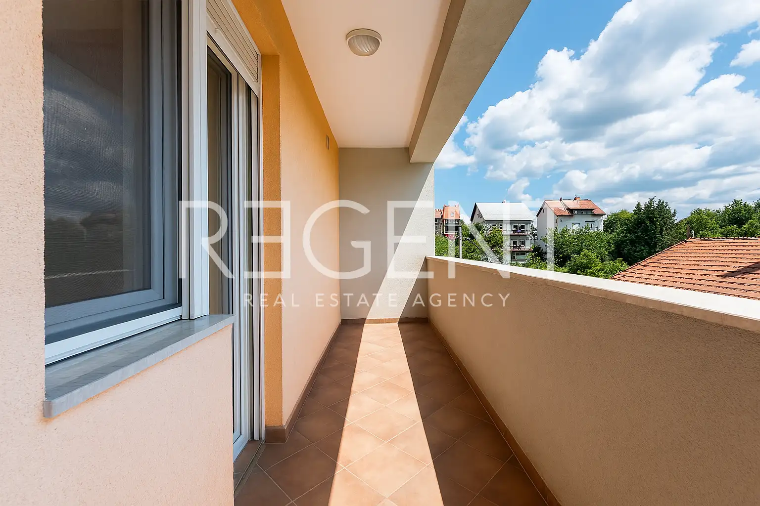 Zagreb, Remete – Trosoban stan 82 m² s loggiom