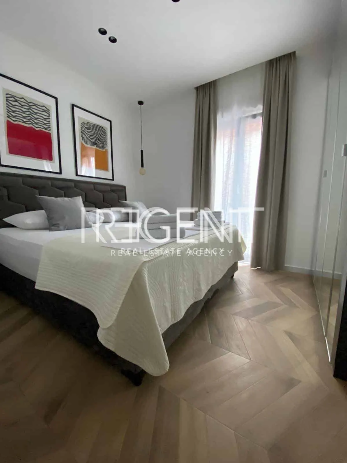 Makarska - Luxurious villa with three residential units