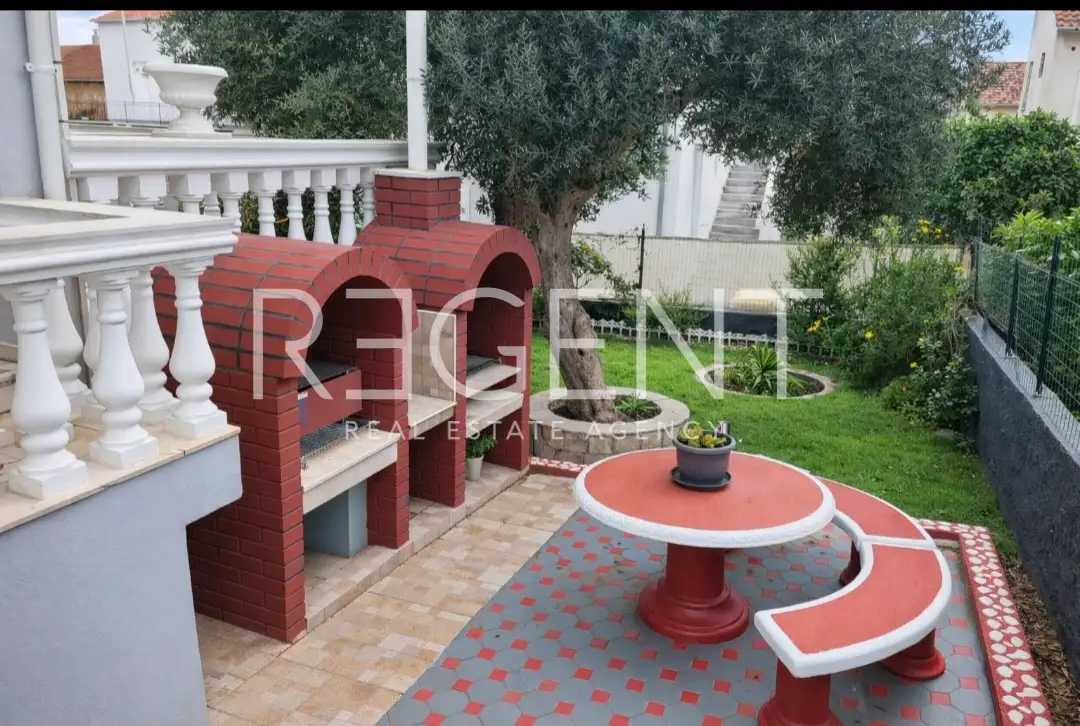 Pelješac, Orebić - Kuća s vrtom i tri stambene jedinice